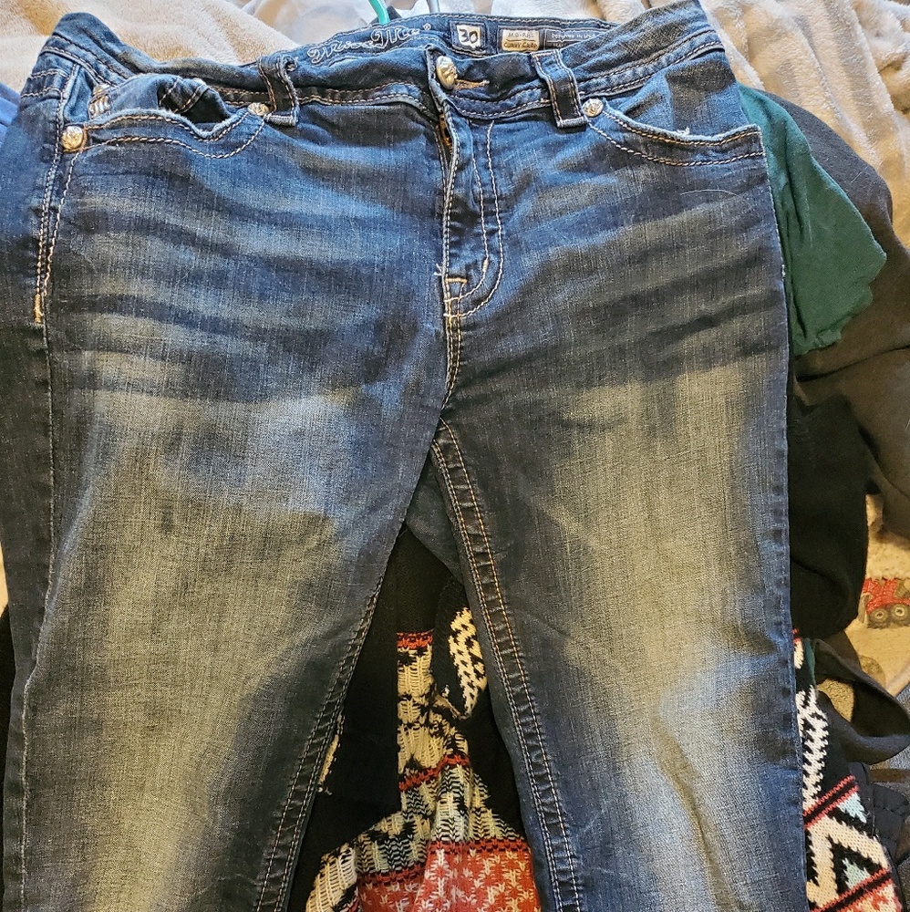 Size 30 Miss Me capris.